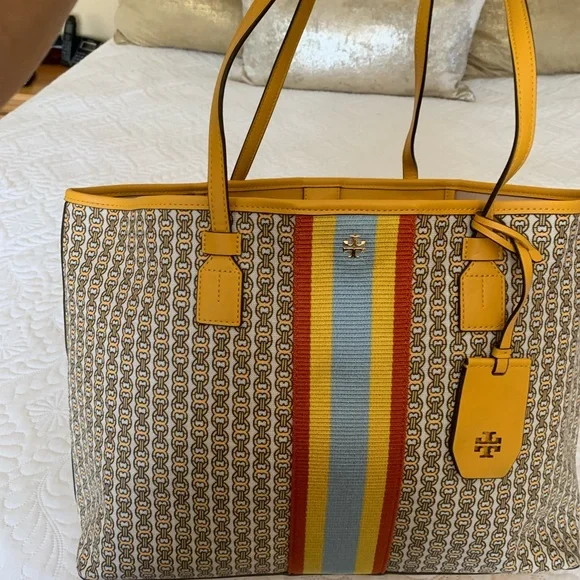 Tory Burch Gemini Link Tote - Picture 2 of 10
